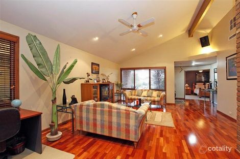 Property photo of 36 Pulford Crescent Mill Park VIC 3082