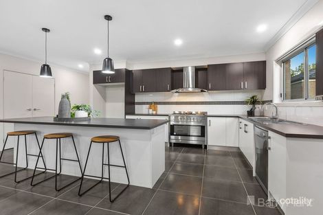 Property photo of 60 Sarton Link Pakenham VIC 3810