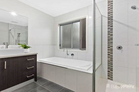 Property photo of 60 Sarton Link Pakenham VIC 3810