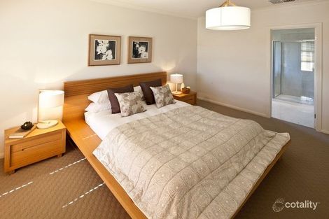 Property photo of 10 McGeown Circuit Cranbourne VIC 3977