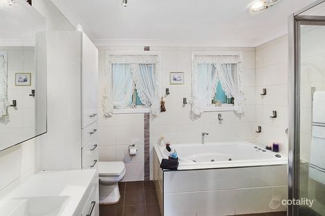 Property photo of 2A Alecia Close Green Point NSW 2251