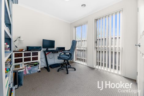 Property photo of 10/8 McClenaghan Place Pakenham VIC 3810