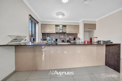 Property photo of 27 Davenport Crescent Cranbourne West VIC 3977