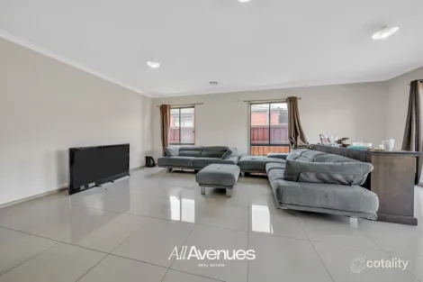 Property photo of 27 Davenport Crescent Cranbourne West VIC 3977
