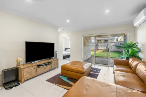 Property photo of 6 Hamersley Court Spring Mountain QLD 4300