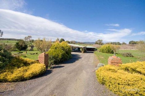 Property photo of 9 Robertson Drive Newham VIC 3442