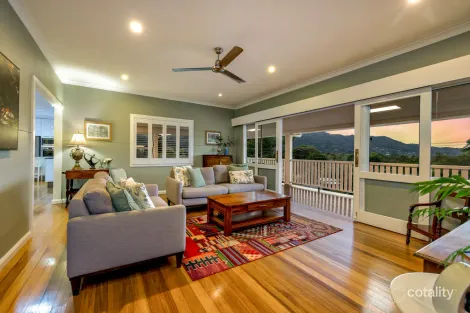 Property photo of 162-164 Hillview Crescent Whitfield QLD 4870
