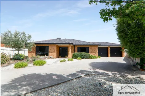 3 Fisher Sq, Horsham, VIC 3400