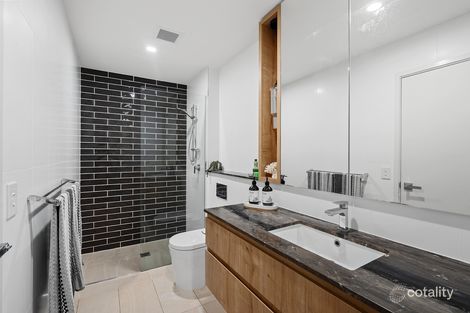 Property photo of 4/15 Roseglen Street Greenslopes QLD 4120