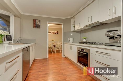 Property photo of 5 Bertrand Close Berwick VIC 3806