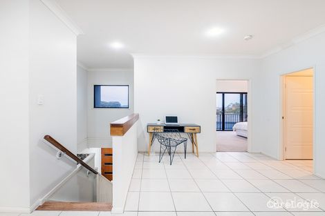 Property photo of 6 York Close Oxley QLD 4075