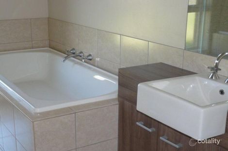 Property photo of 2/21 Davey Drive Trafalgar VIC 3824