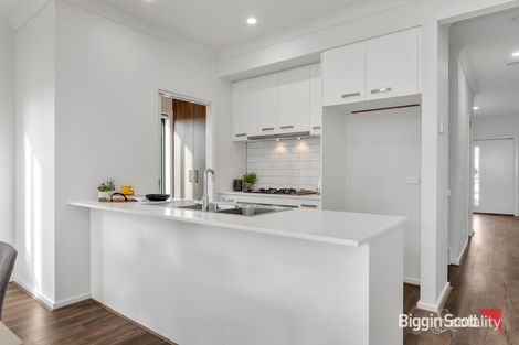 Property photo of 4/25 Risdon Circuit Tarneit VIC 3029