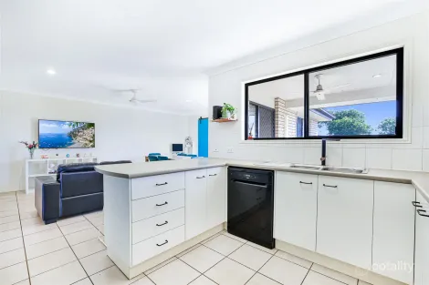 Property photo of 19 Blake Court Thabeban QLD 4670