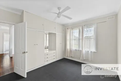 Property photo of 19 Boronia Grove Wendouree VIC 3355