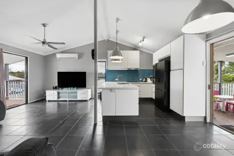 Property photo of 9 Pine Street Hillcrest QLD 4118