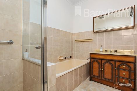 Property photo of 11 Juniper Avenue Glen Waverley VIC 3150