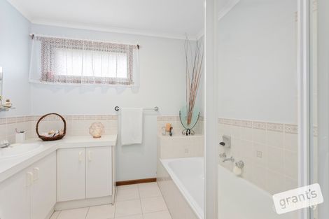 Property photo of 27 Tarcoola Drive Narre Warren VIC 3805