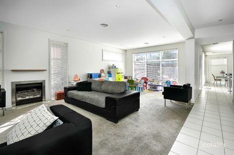 Property photo of 11 Notre Dame Parade Mulgrave VIC 3170