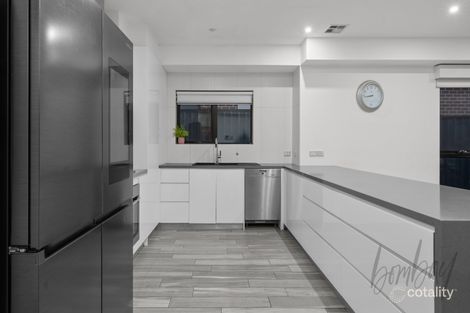Property photo of 21 Bradshaw Avenue Craigieburn VIC 3064