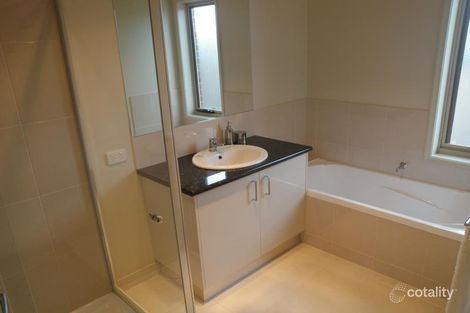 Property photo of 25 Douglas Street Kangaroo Flat VIC 3555