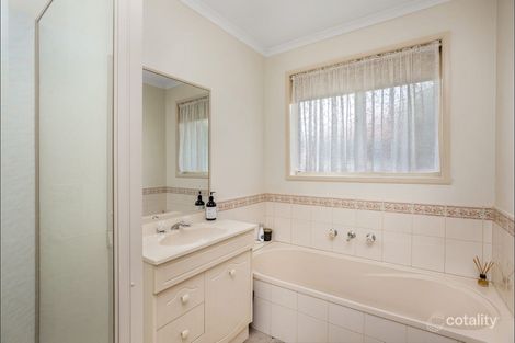 Property photo of 4 Laxdale Court Kangaroo Flat VIC 3555