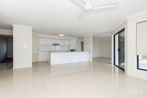 Property photo of 8 Carnarvon Parade New Auckland QLD 4680