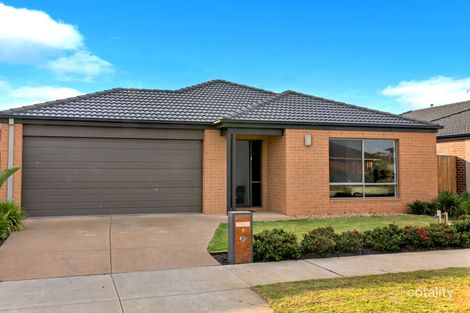 4 Elmtree Cres, Clyde North, VIC 3978