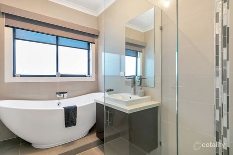 Property photo of 5 Wistow Chase Wollert VIC 3750