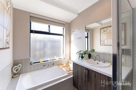 Property photo of 15 Varia Way Halls Head WA 6210