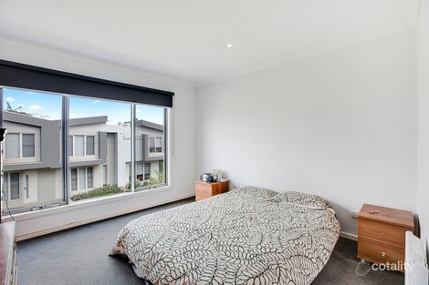 Property photo of 8 Aviara Walk Cranbourne VIC 3977