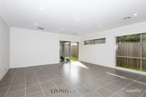 Property photo of 19 Woolshed Drive Truganina VIC 3029