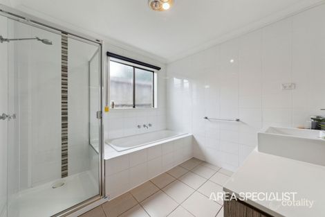 Property photo of 40 Tipperary Circuit Pakenham VIC 3810