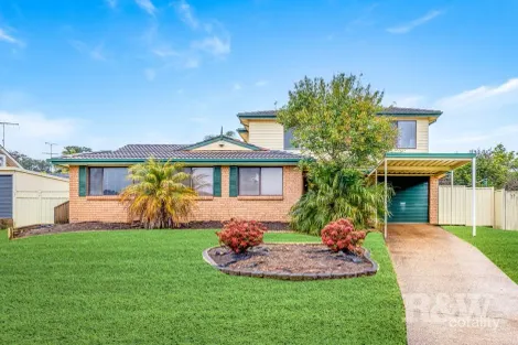 8 Larapinta Cres, St Helens Park, NSW 2560