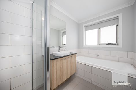 Property photo of 28 Knebworth Drive Strathtulloh VIC 3338