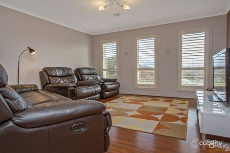 Property photo of 23 Tyrone Avenue Pakenham VIC 3810