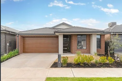 Property photo of 22 Eremophila Circuit Craigieburn VIC 3064