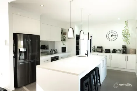 Property photo of 15 Eucalyptus Place Kirkwood QLD 4680