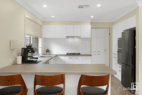 Property photo of 10 Matthew Circuit Mardi NSW 2259