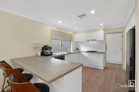 Property photo of 10 Matthew Circuit Mardi NSW 2259