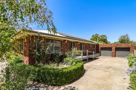 6 Somerset Cres, Mansfield, VIC 3722