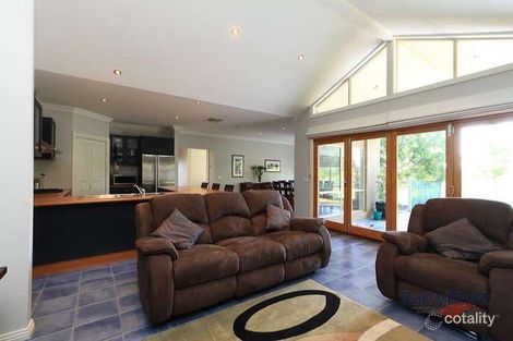 Property photo of 27 Kinsale View Berwick VIC 3806