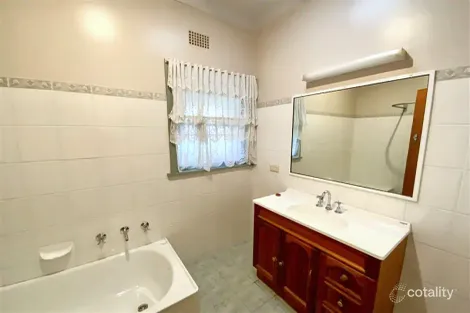 Property photo of 4 Gale Street Forbes NSW 2871