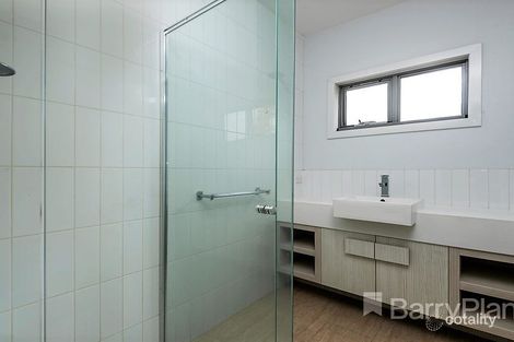 Property photo of 2/7 Heath Avenue Oakleigh VIC 3166