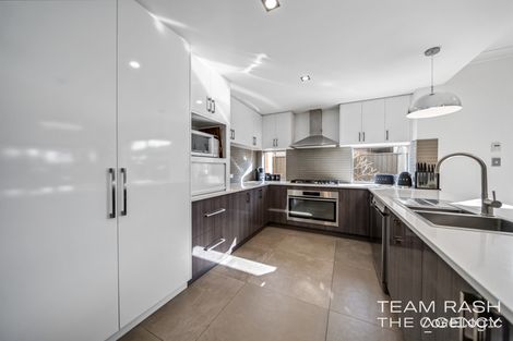 Property photo of 4 Summerville Boulevard Caversham WA 6055