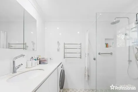 Property photo of 1A Noonan Point Avenue Point Clare NSW 2250