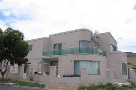 27 Dantum Gr, Braybrook, VIC 3019