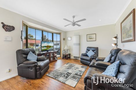 Property photo of 3 Mark Place Pakenham VIC 3810