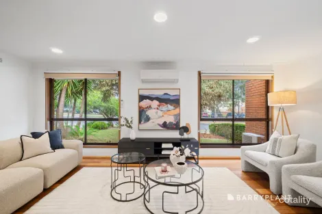 Property photo of 8 Humphreys Way Rowville VIC 3178