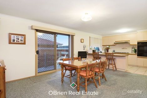 Property photo of 2/8 Southwell Close Endeavour Hills VIC 3802